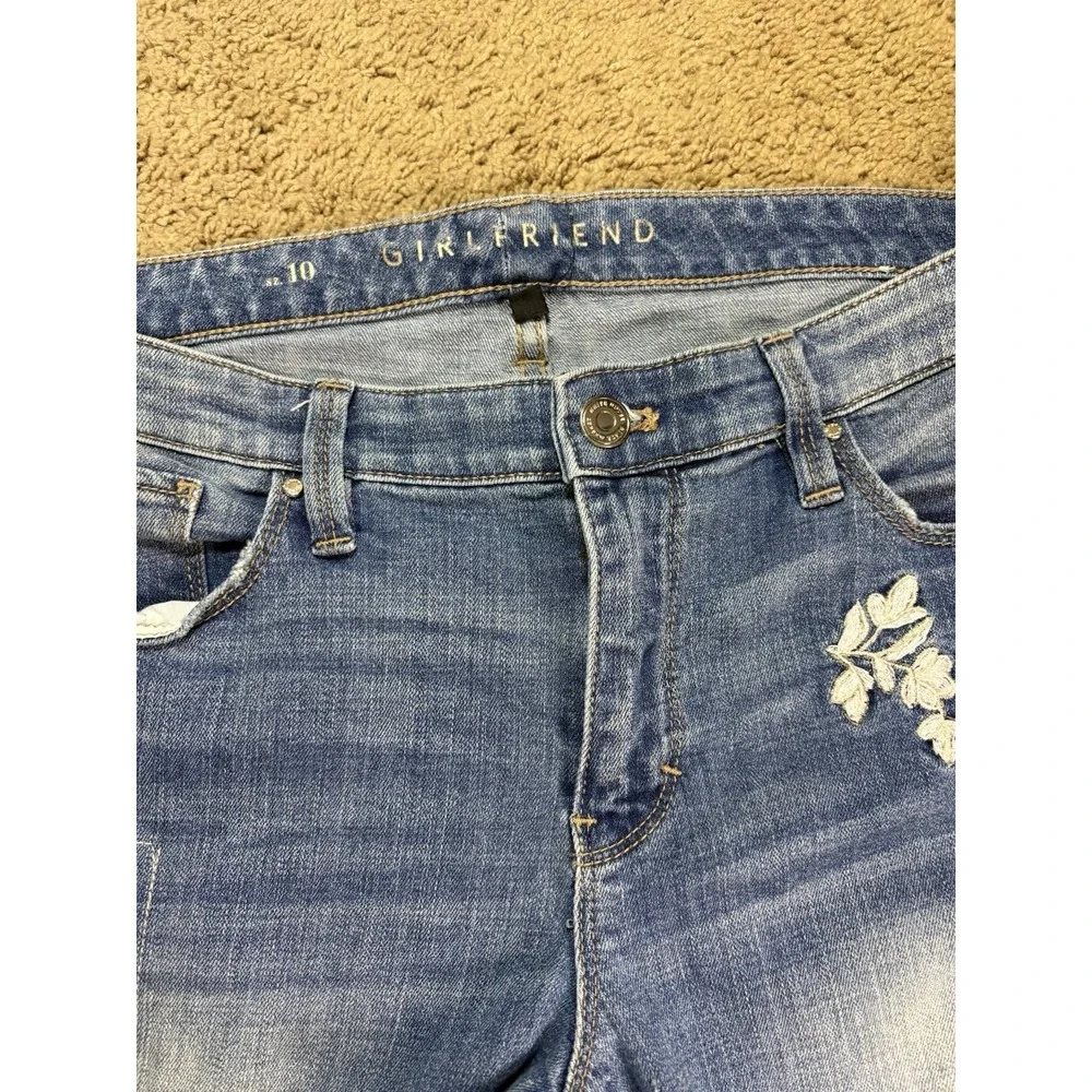 White House Black Market Girlfriend Jean Women 10 Floral Embroidery Mid Rise